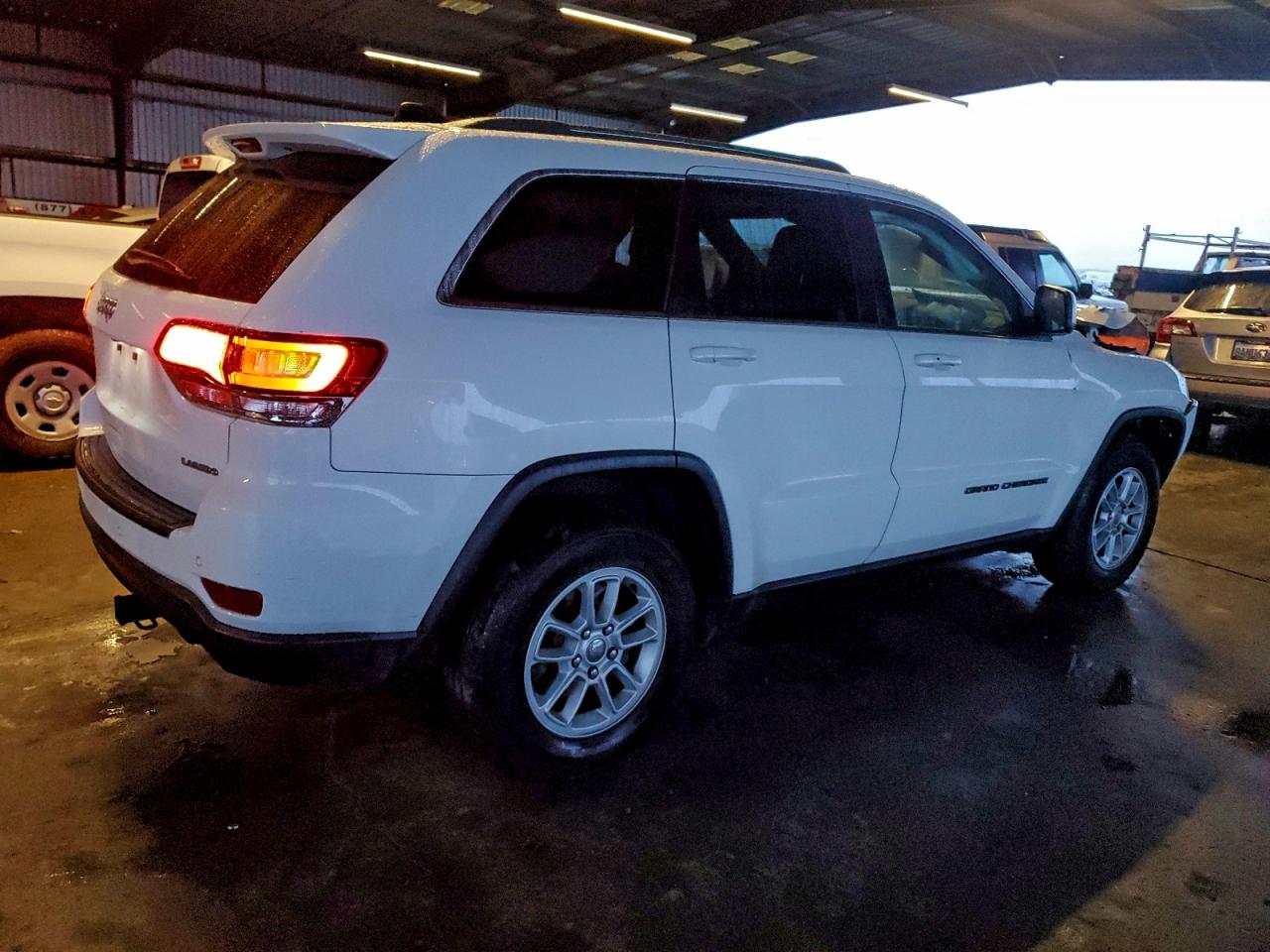 2020 JEEP GRAND CHEROKEE LAREDO photo 3