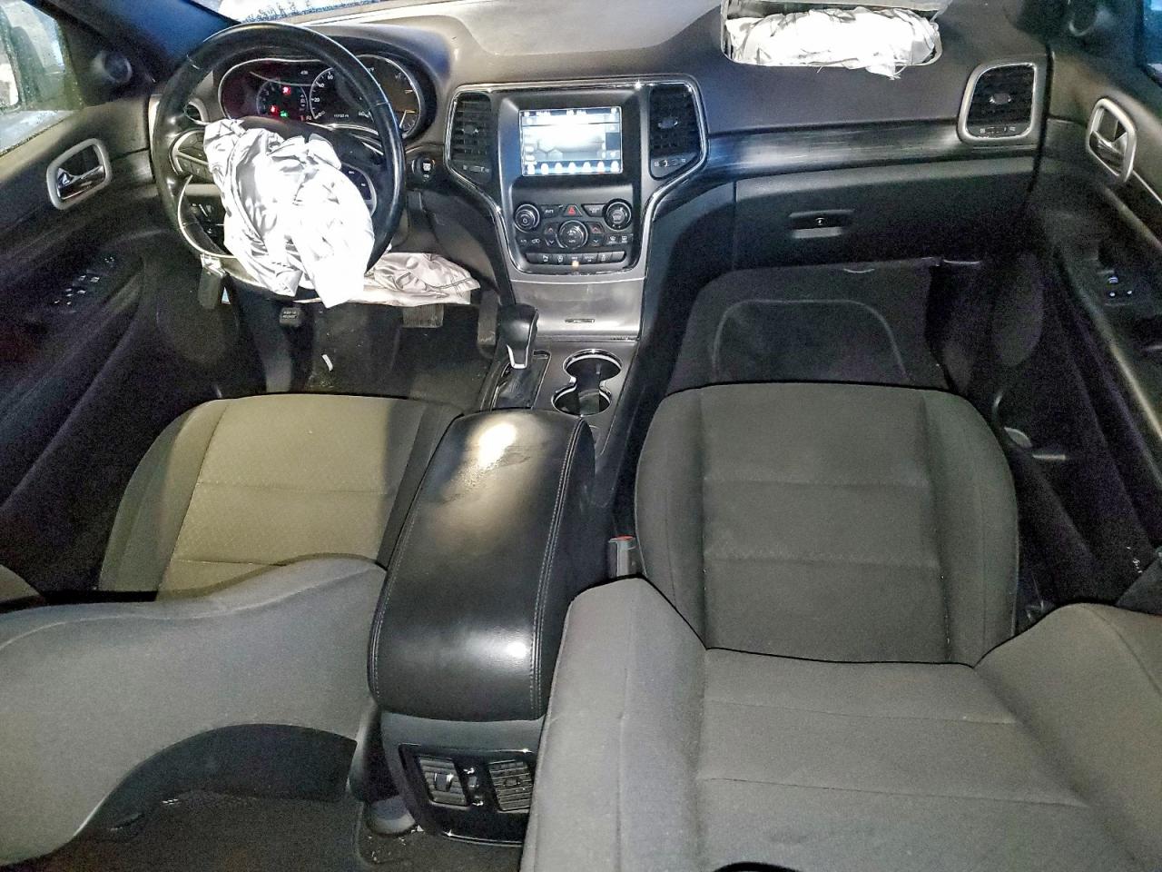 2020 JEEP GRAND CHEROKEE LAREDO photo 8