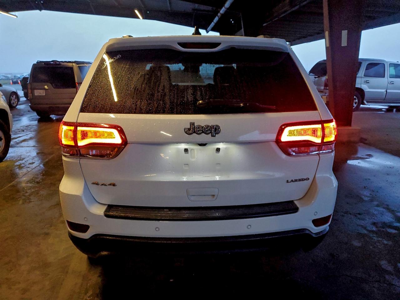 2020 JEEP GRAND CHEROKEE LAREDO photo 6