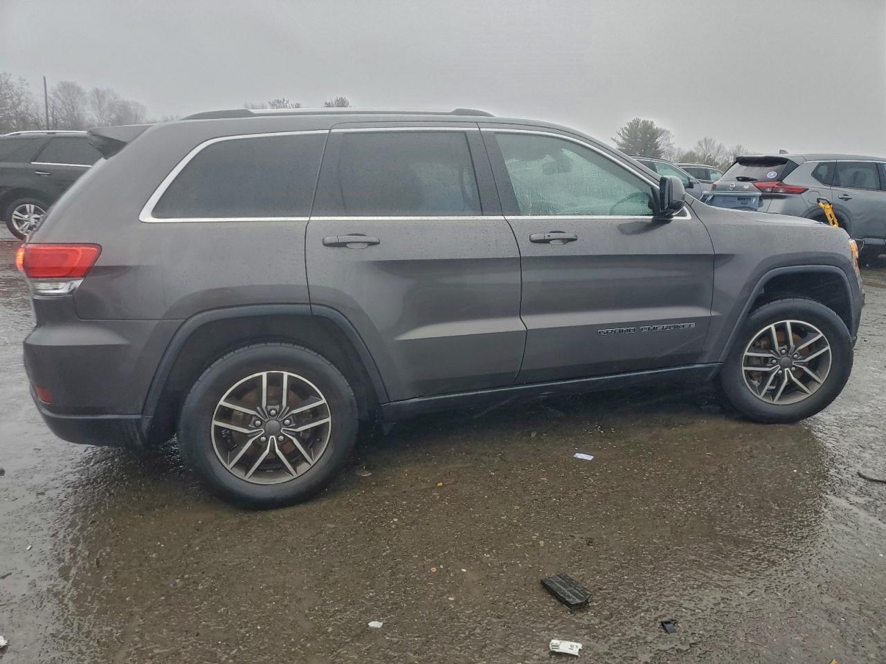 2019 JEEP GRAND CHEROKEE LAREDO photo 3