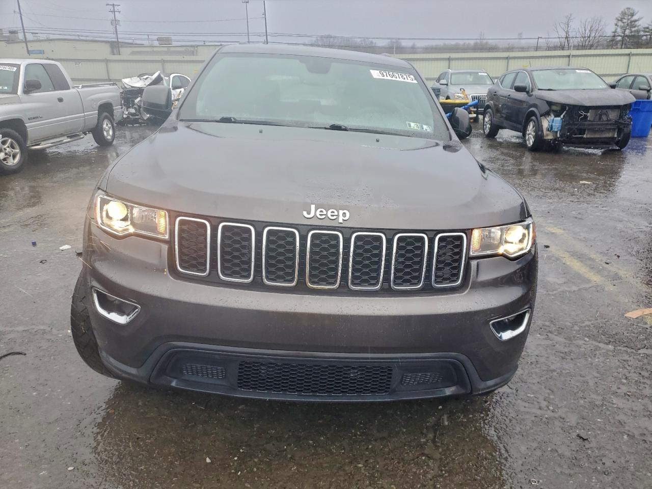 2019 JEEP GRAND CHEROKEE LAREDO photo 5