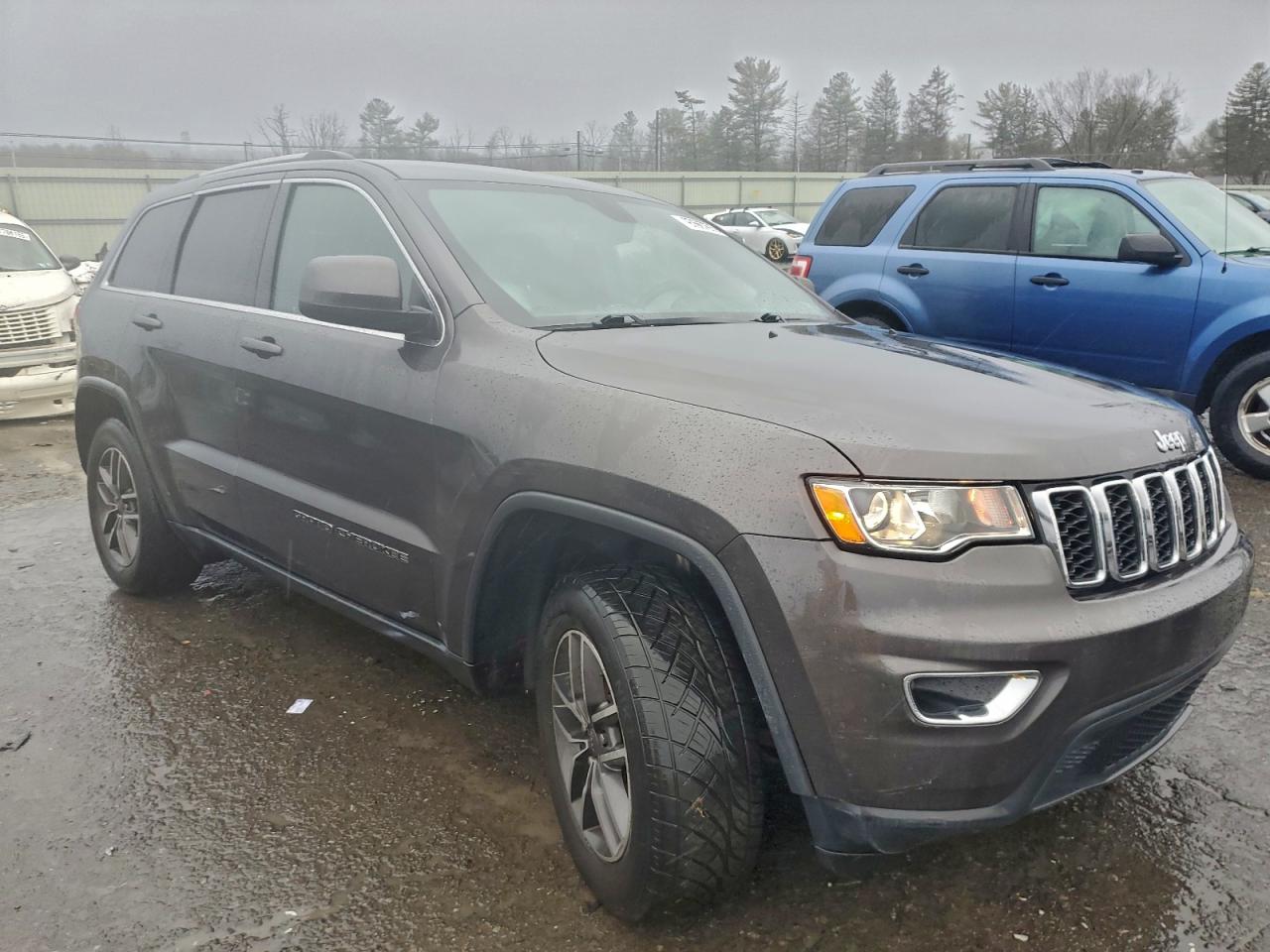 2019 JEEP GRAND CHEROKEE LAREDO photo 4