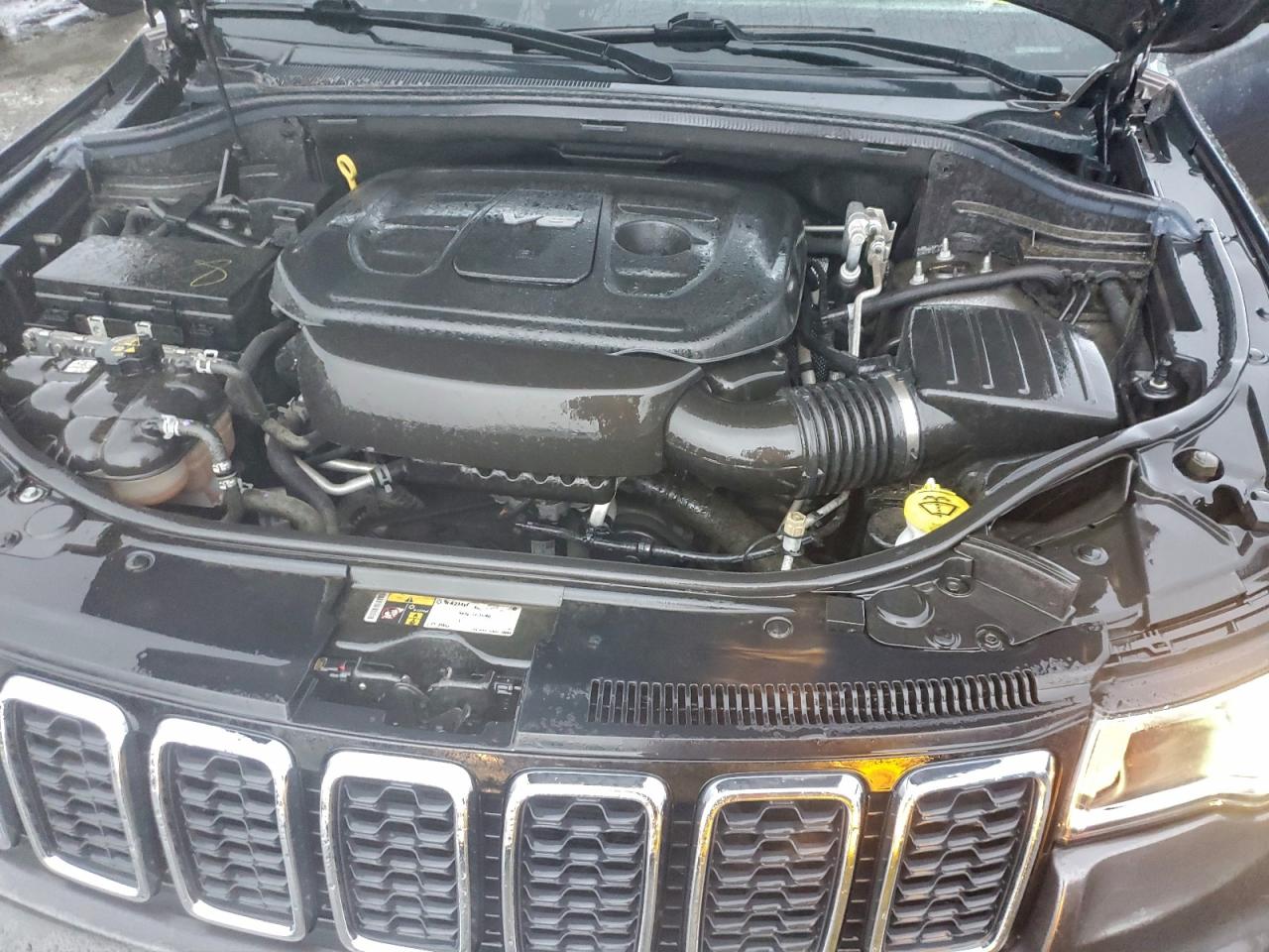 2019 JEEP GRAND CHEROKEE LAREDO photo 11