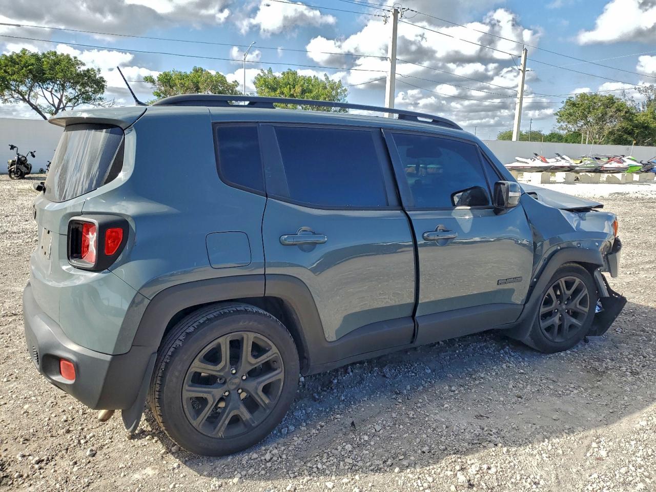 2017 JEEP RENEGADE LATITUDE photo 3
