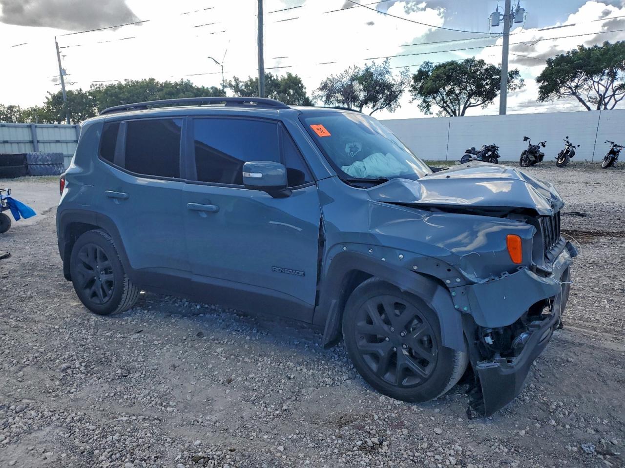 2017 JEEP RENEGADE LATITUDE photo 4