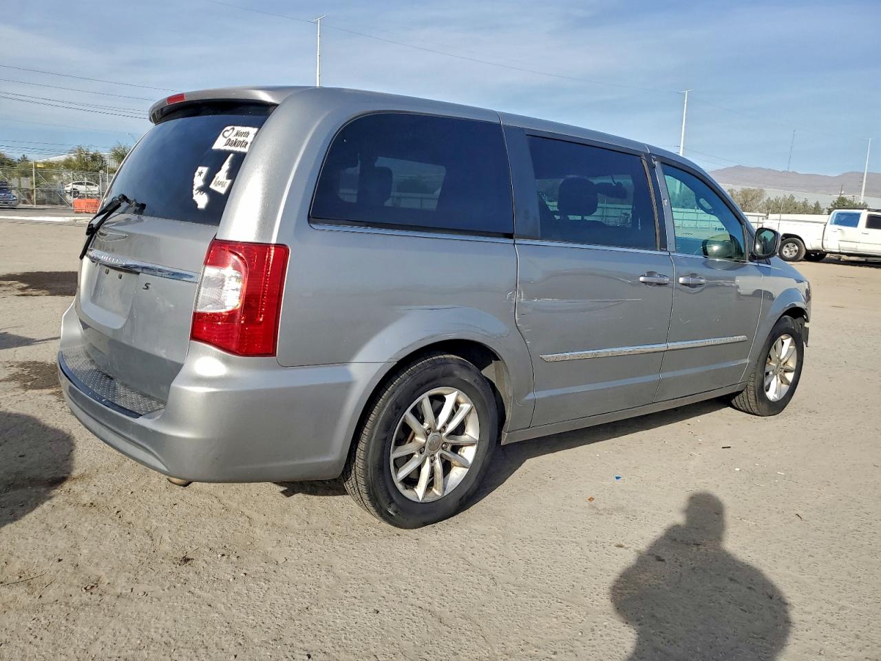 2013 CHRYSLER TOWN & COUNTRY S photo 3