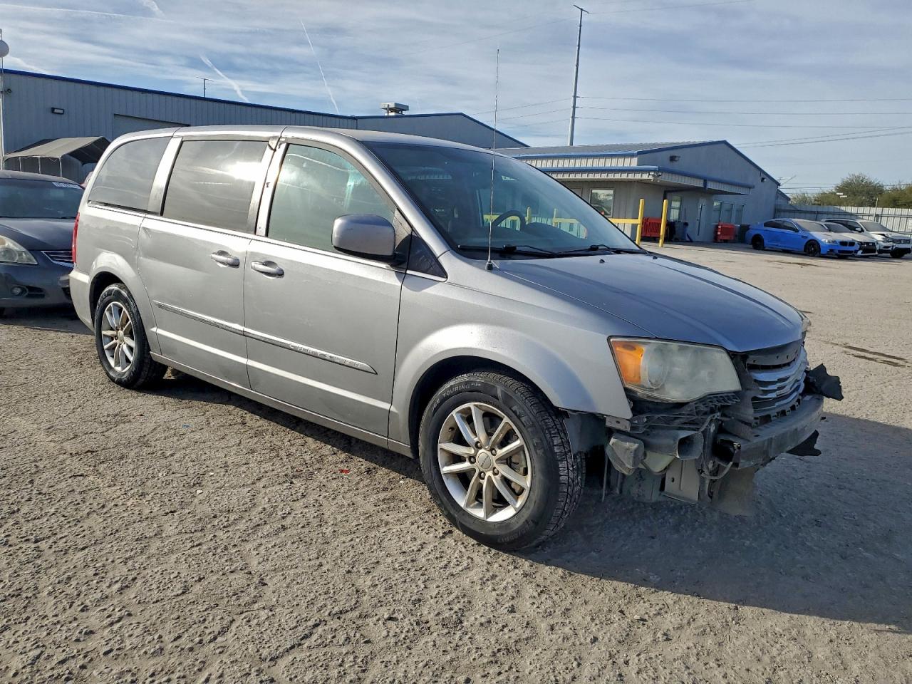 2013 CHRYSLER TOWN & COUNTRY S photo 4