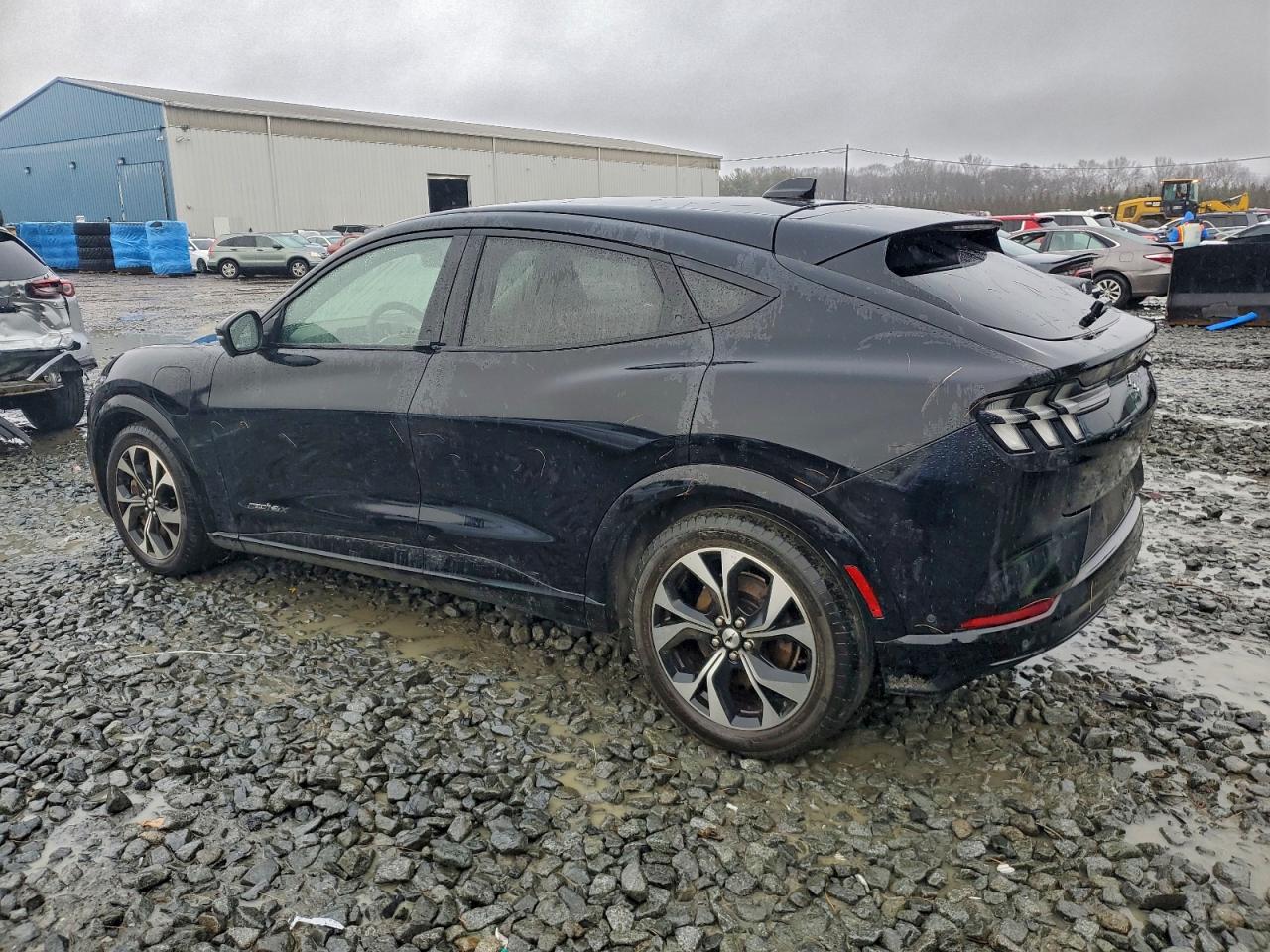 2022 FORD MUSTANG MACH-E PREMIUM photo 2