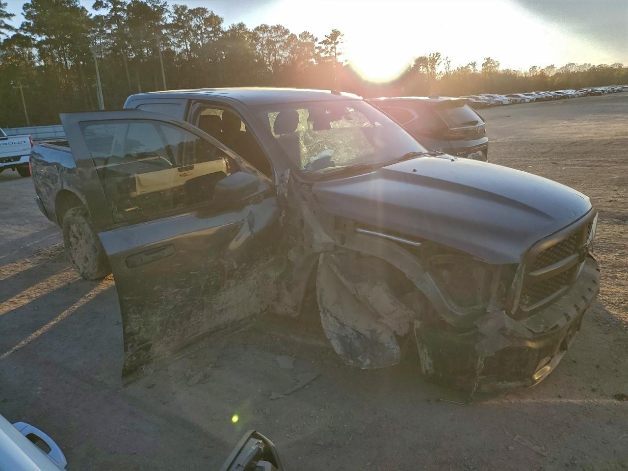 2021 RAM 1500 CLASSIC TRADESMAN photo 4
