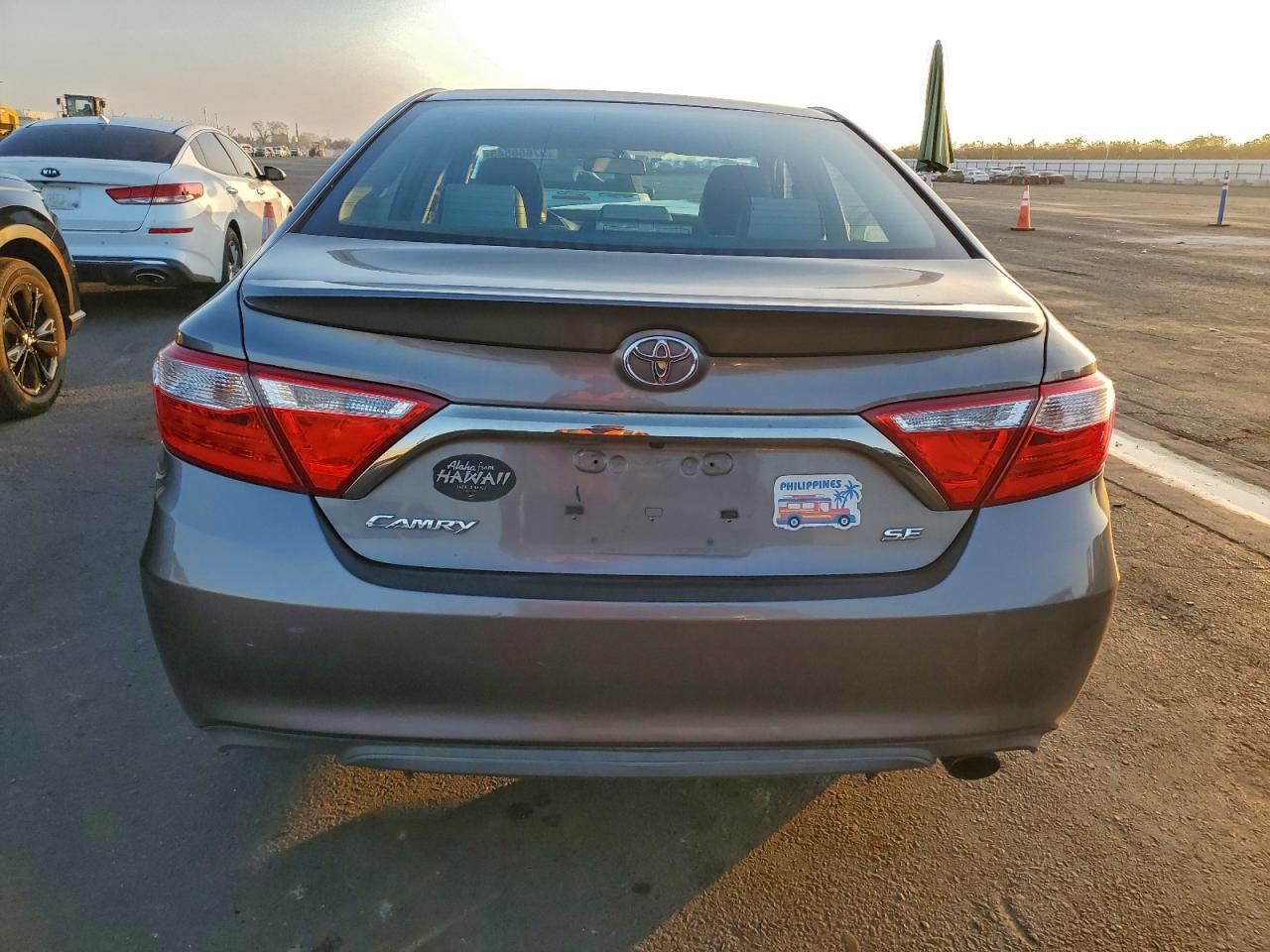2016 TOYOTA CAMRY LE photo 6