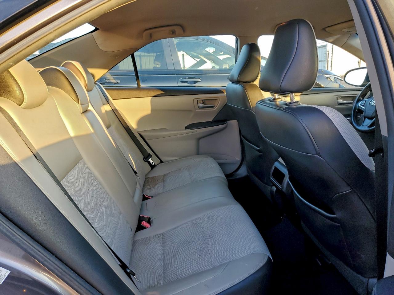 2016 TOYOTA CAMRY LE photo 10