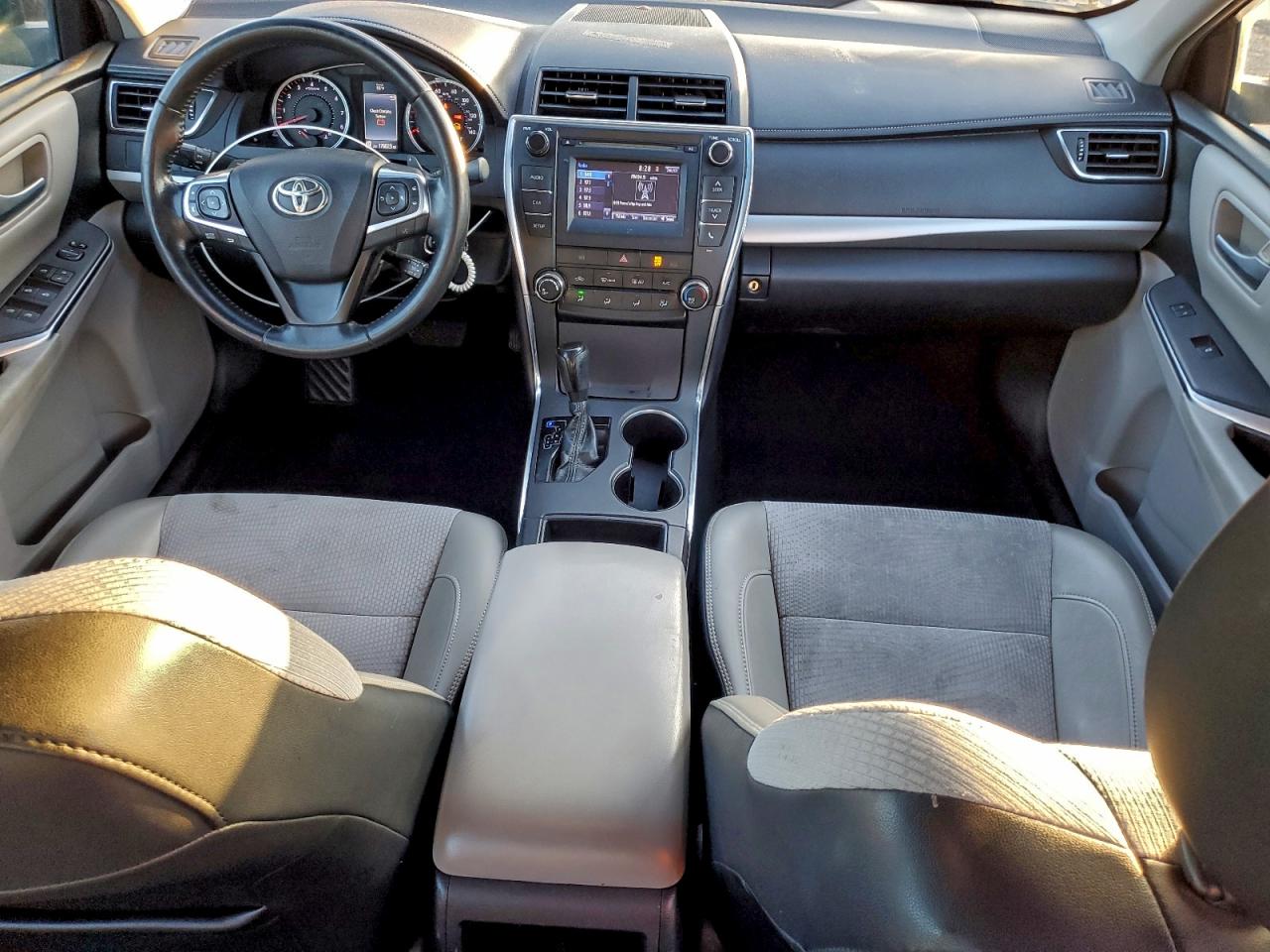 2016 TOYOTA CAMRY LE photo 8