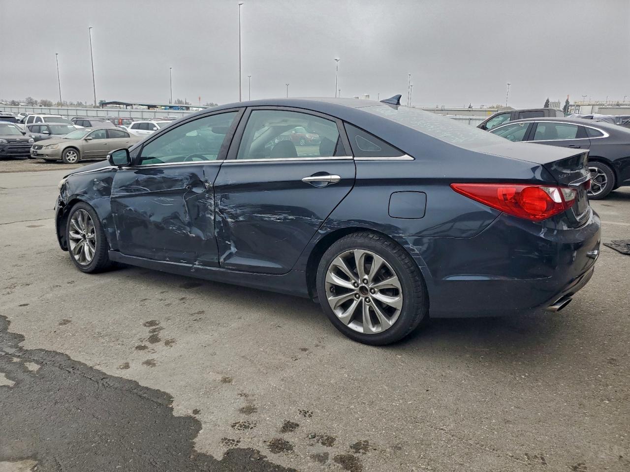 2011 HYUNDAI SONATA SE photo 2