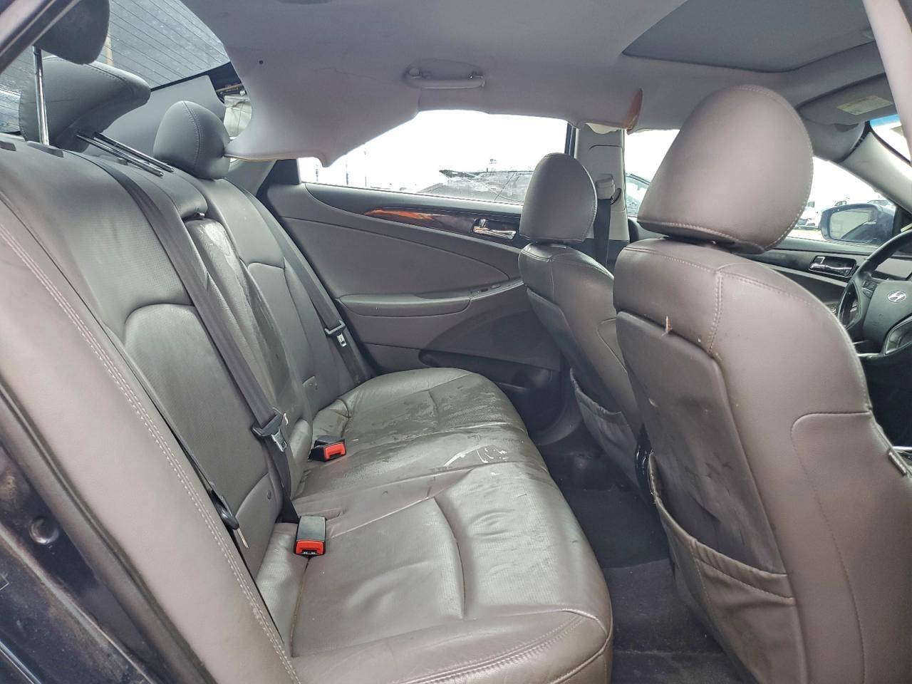 2011 HYUNDAI SONATA SE photo 10