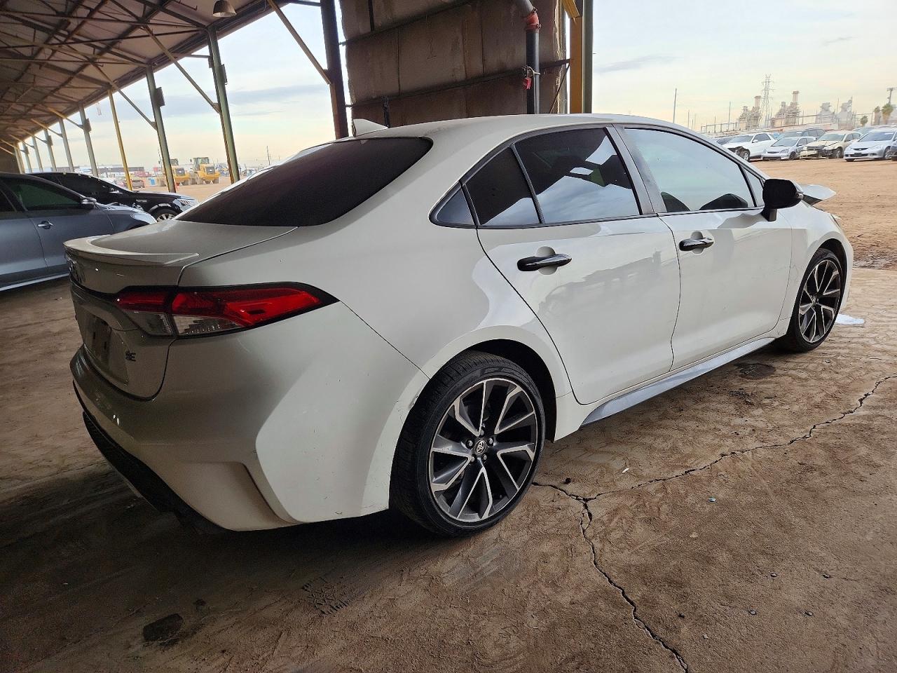 2020 TOYOTA COROLLA SE photo 3