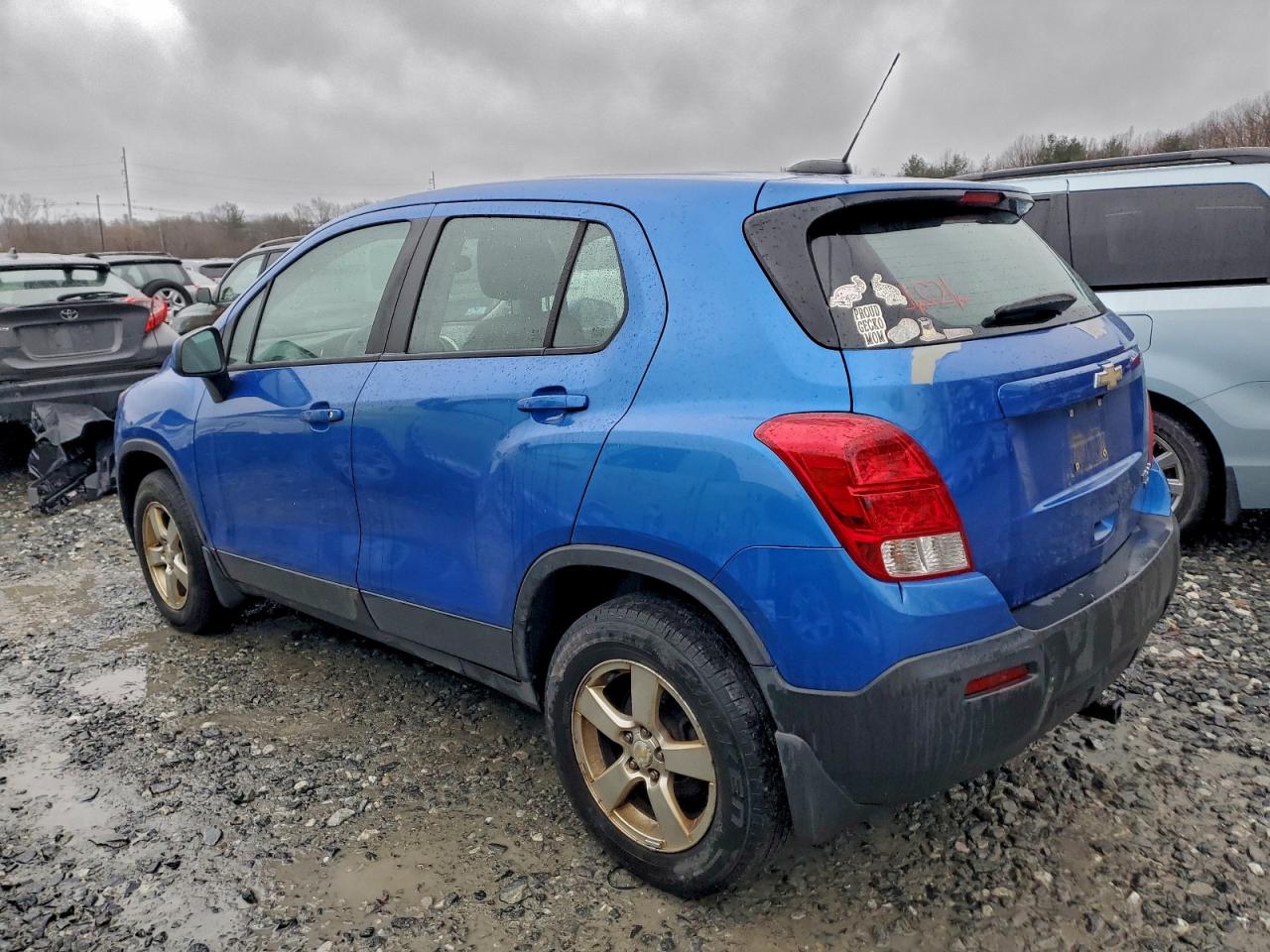 2015 CHEVROLET TRAX 1LS photo 2
