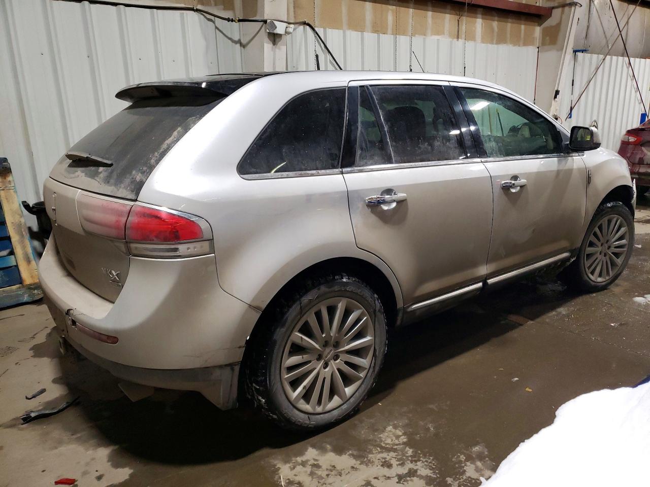 2011 LINCOLN MKX photo 3