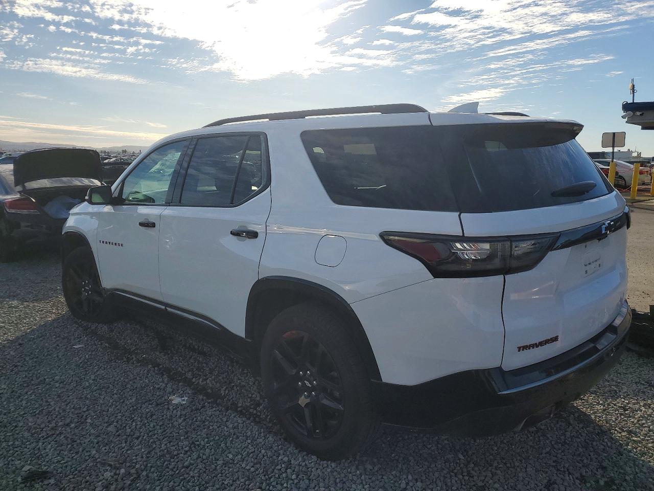 2019 CHEVROLET TRAVERSE PREMIER photo 2