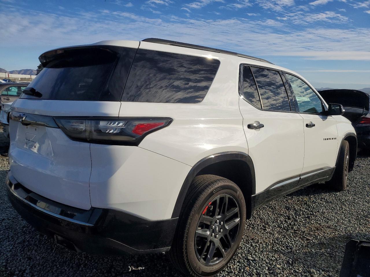 2019 CHEVROLET TRAVERSE PREMIER photo 3