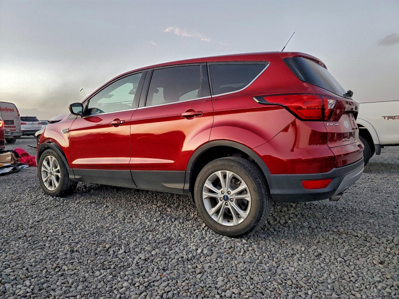 2019 FORD ESCAPE SE photo 2