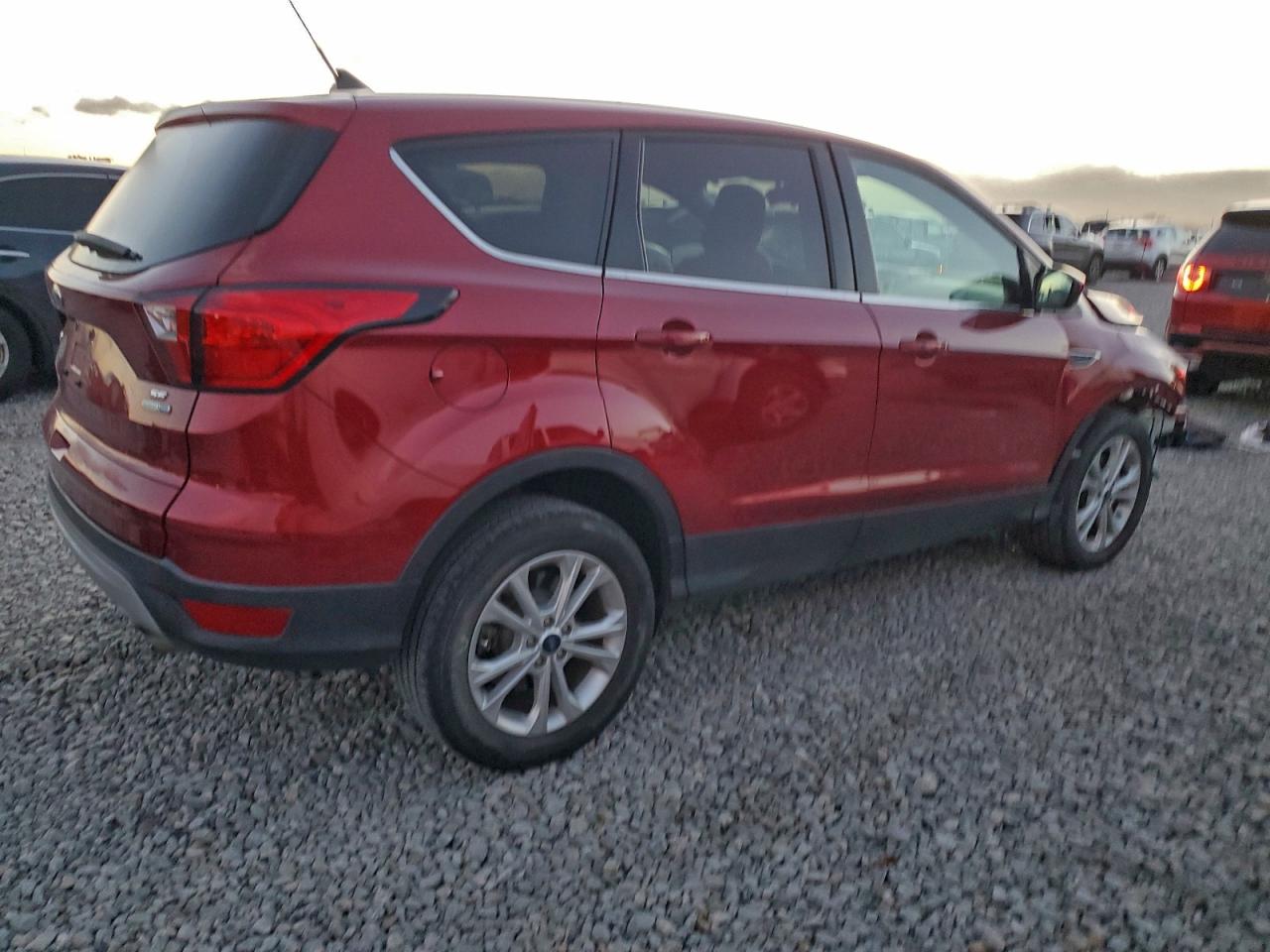 2019 FORD ESCAPE SE photo 3