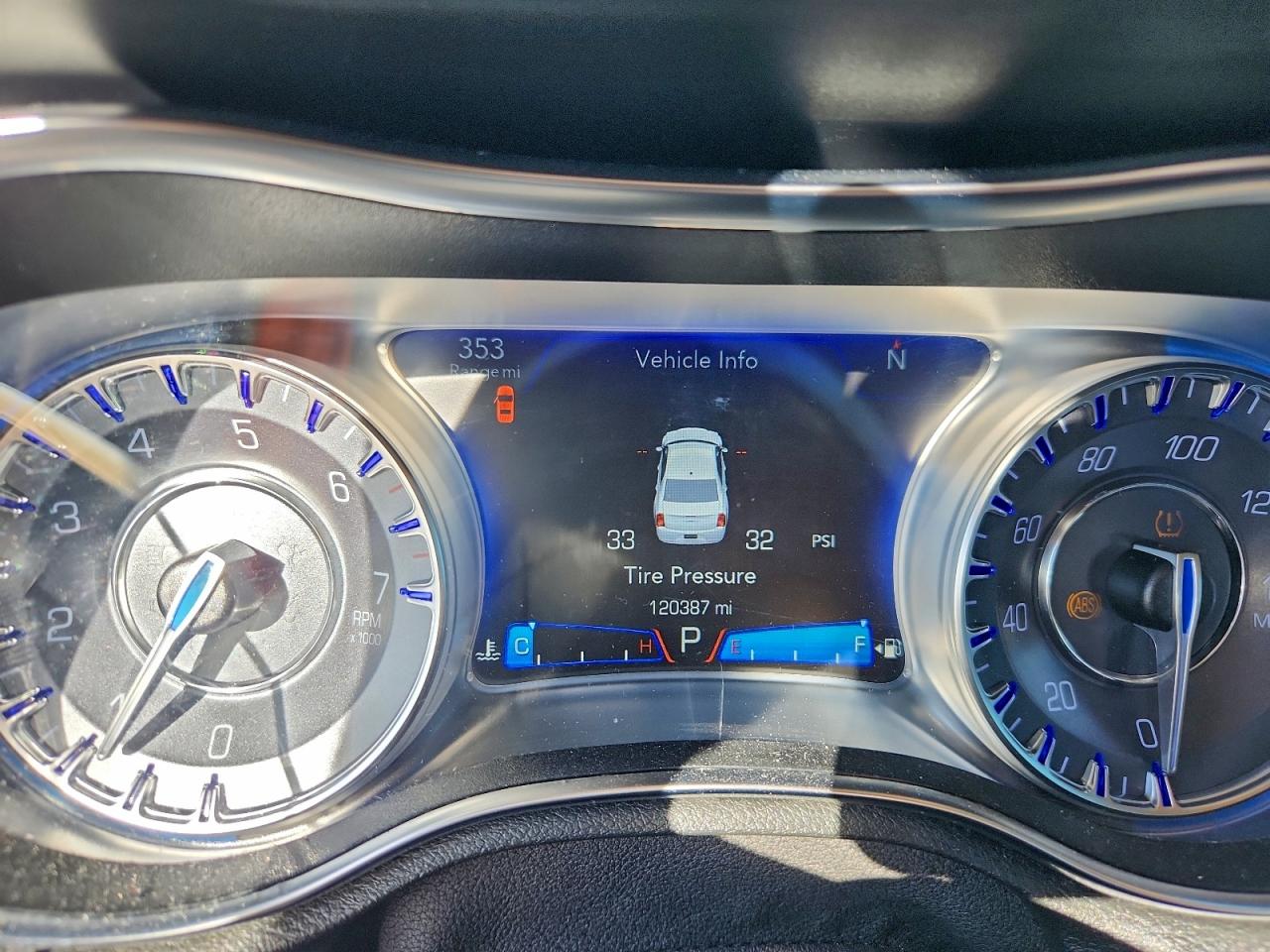 2018 CHRYSLER 300 LIMITED photo 9
