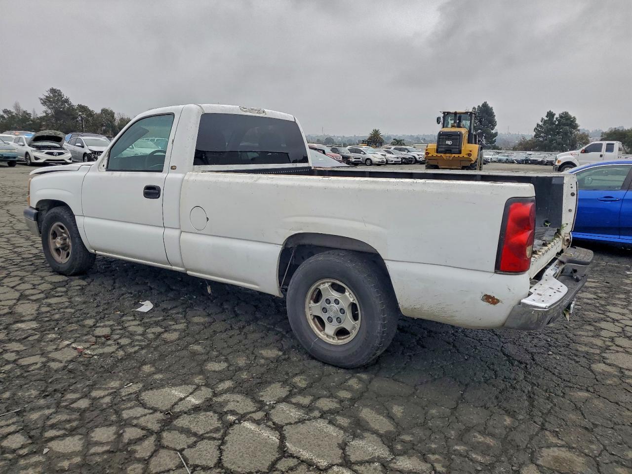 2004 CHEVROLET SILVERADO C1500 photo 2