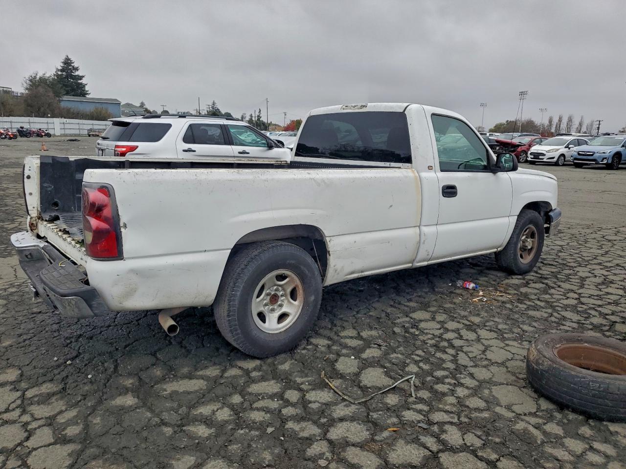 2004 CHEVROLET SILVERADO C1500 photo 3