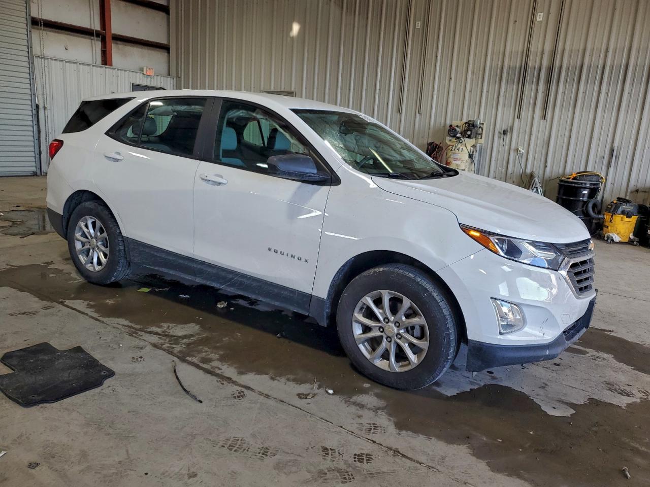 2021 CHEVROLET EQUINOX LS photo 4
