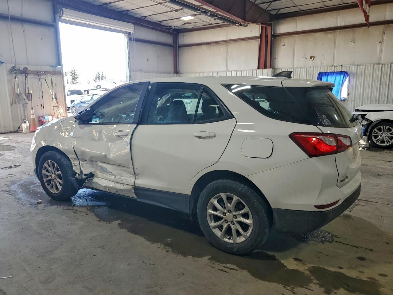 2021 CHEVROLET EQUINOX LS photo 2