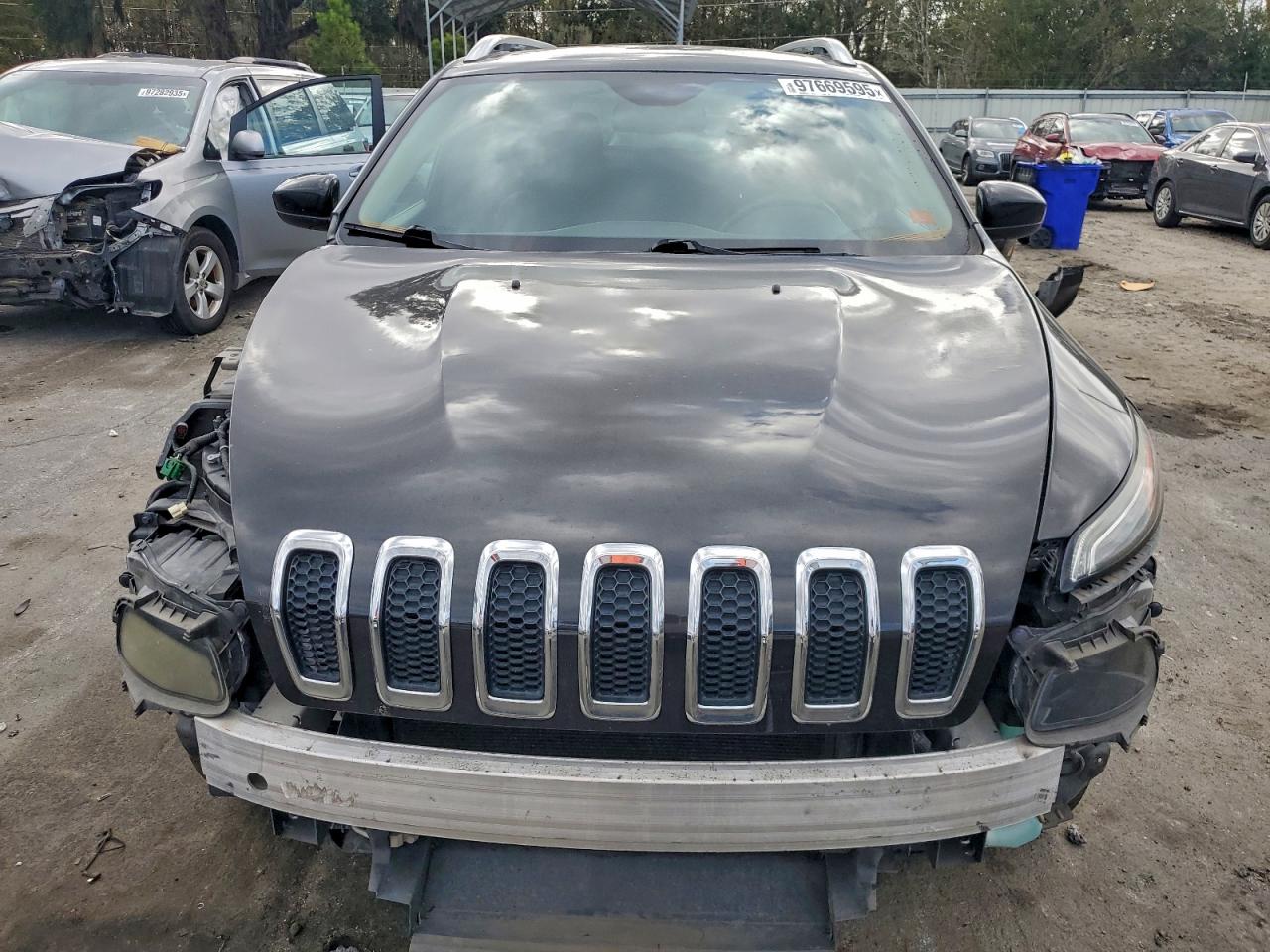 2015 JEEP CHEROKEE LATITUDE photo 5