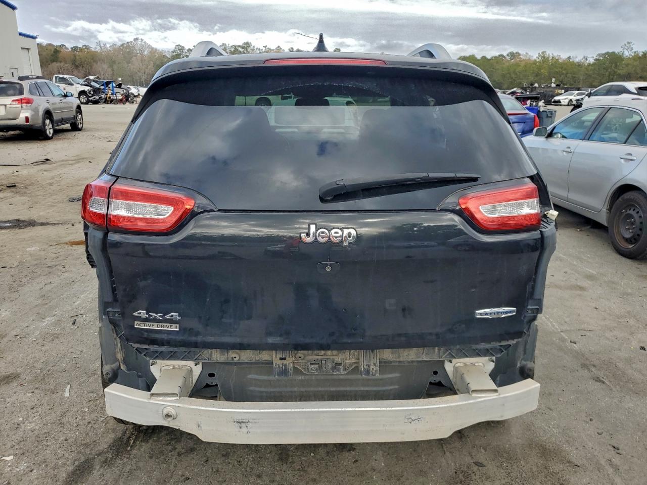 2015 JEEP CHEROKEE LATITUDE photo 6