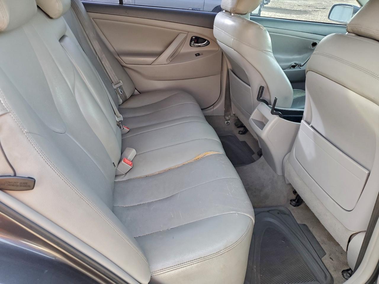 2011 TOYOTA CAMRY BASE photo 10