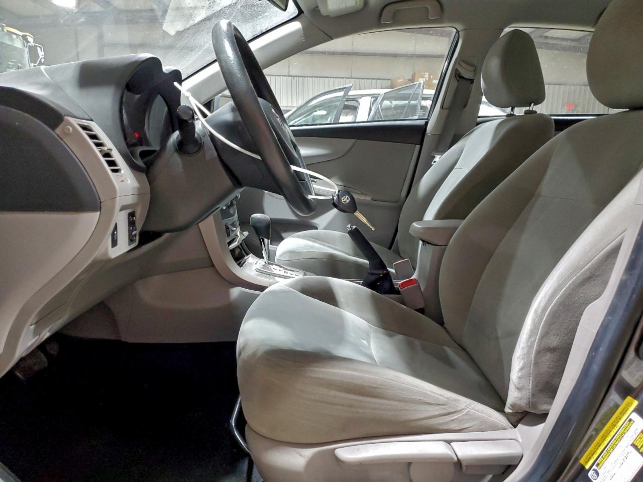2013 TOYOTA COROLLA BASE photo 7