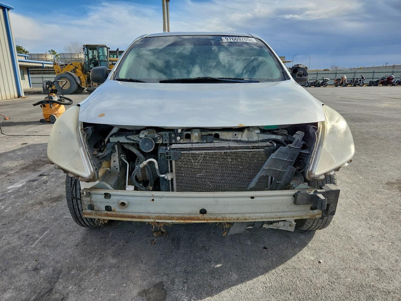 2014 NISSAN VERSA S photo 5