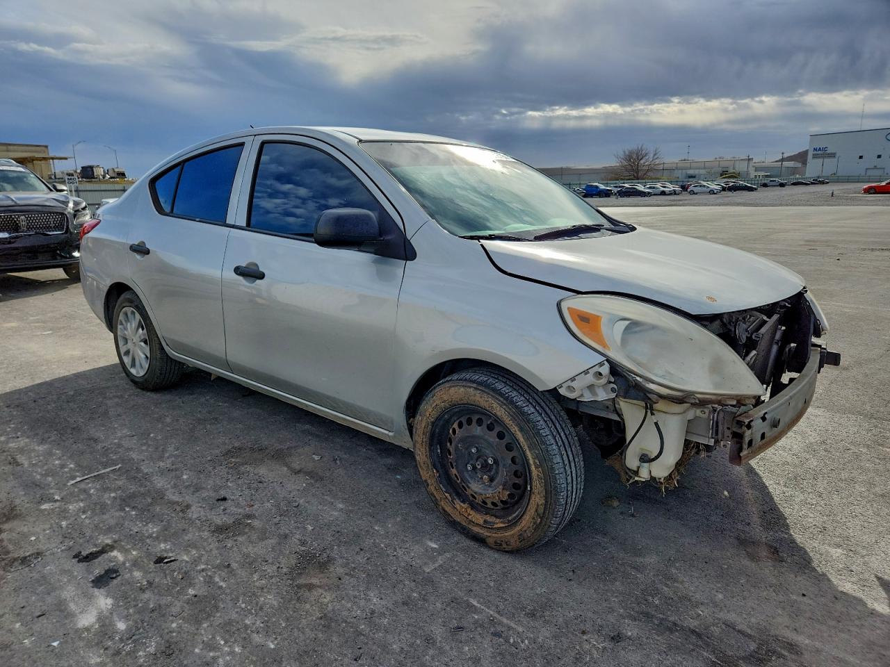 2014 NISSAN VERSA S photo 4