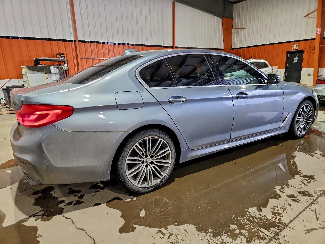 2019 BMW 530 XI photo 3