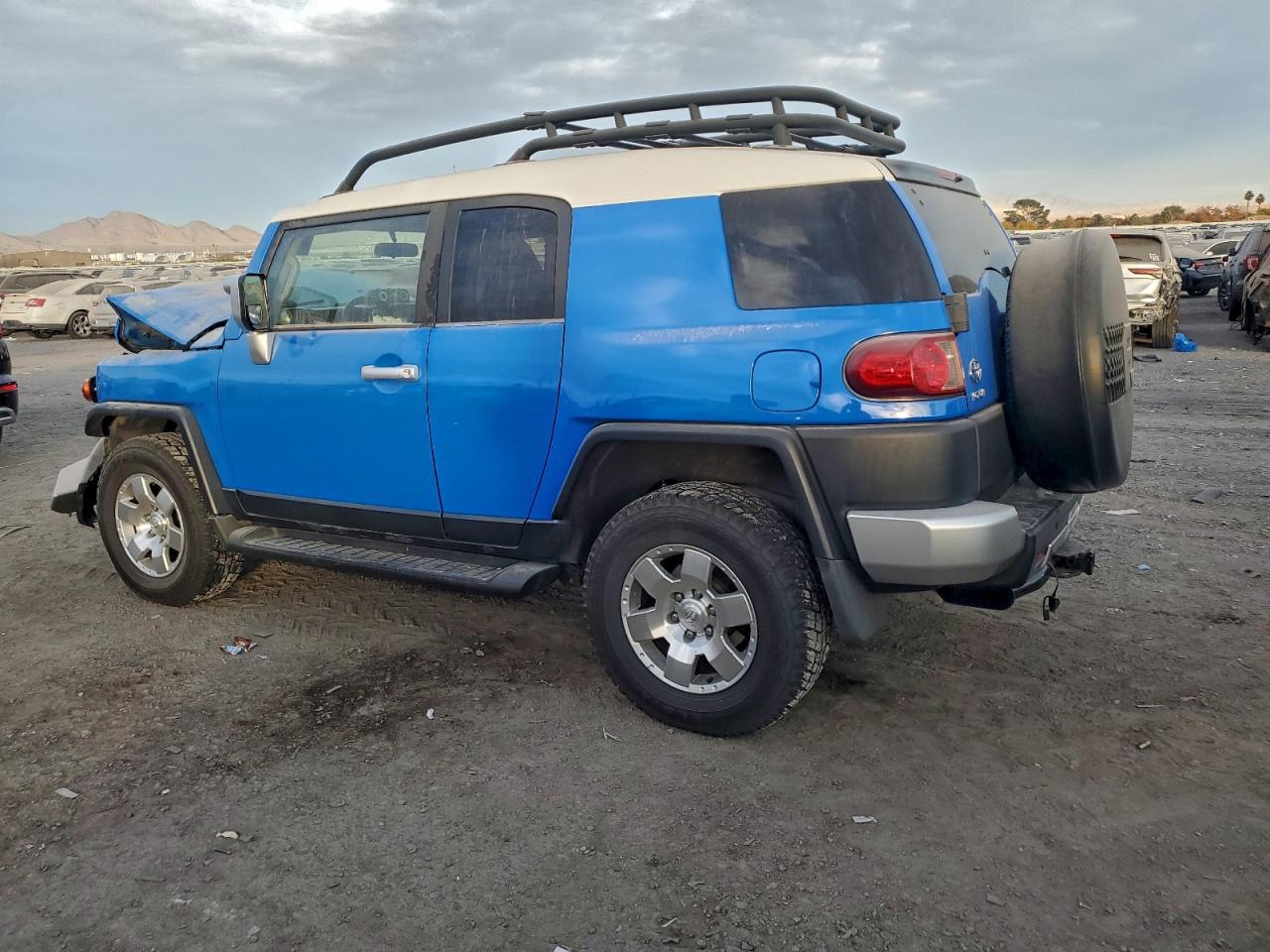 2007 TOYOTA FJ CRUISER photo 2