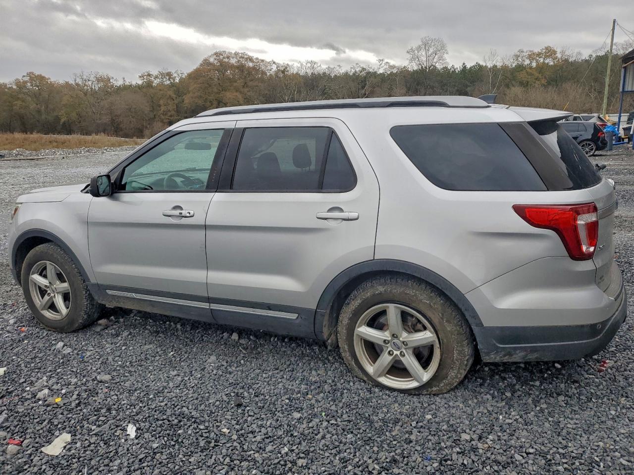 2018 FORD EXPLORER XLT photo 2