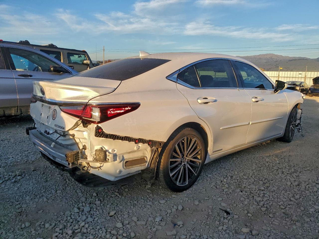 2022 LEXUS ES 300H BASE photo 3