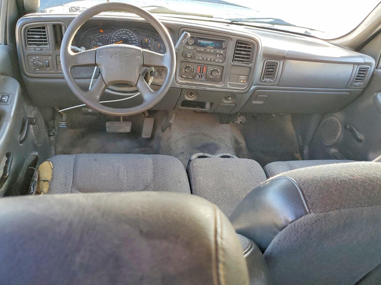 2004 CHEVROLET SILVERADO C1500 photo 8
