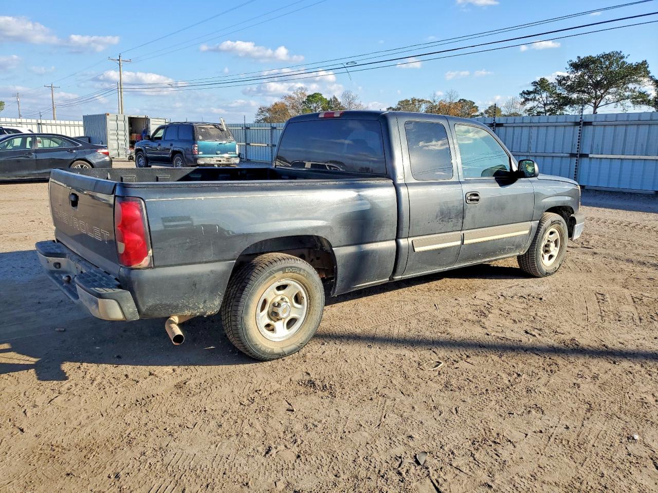 2004 CHEVROLET SILVERADO C1500 photo 3