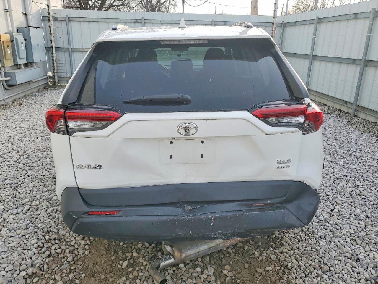 2019 TOYOTA RAV4 XLE photo 6