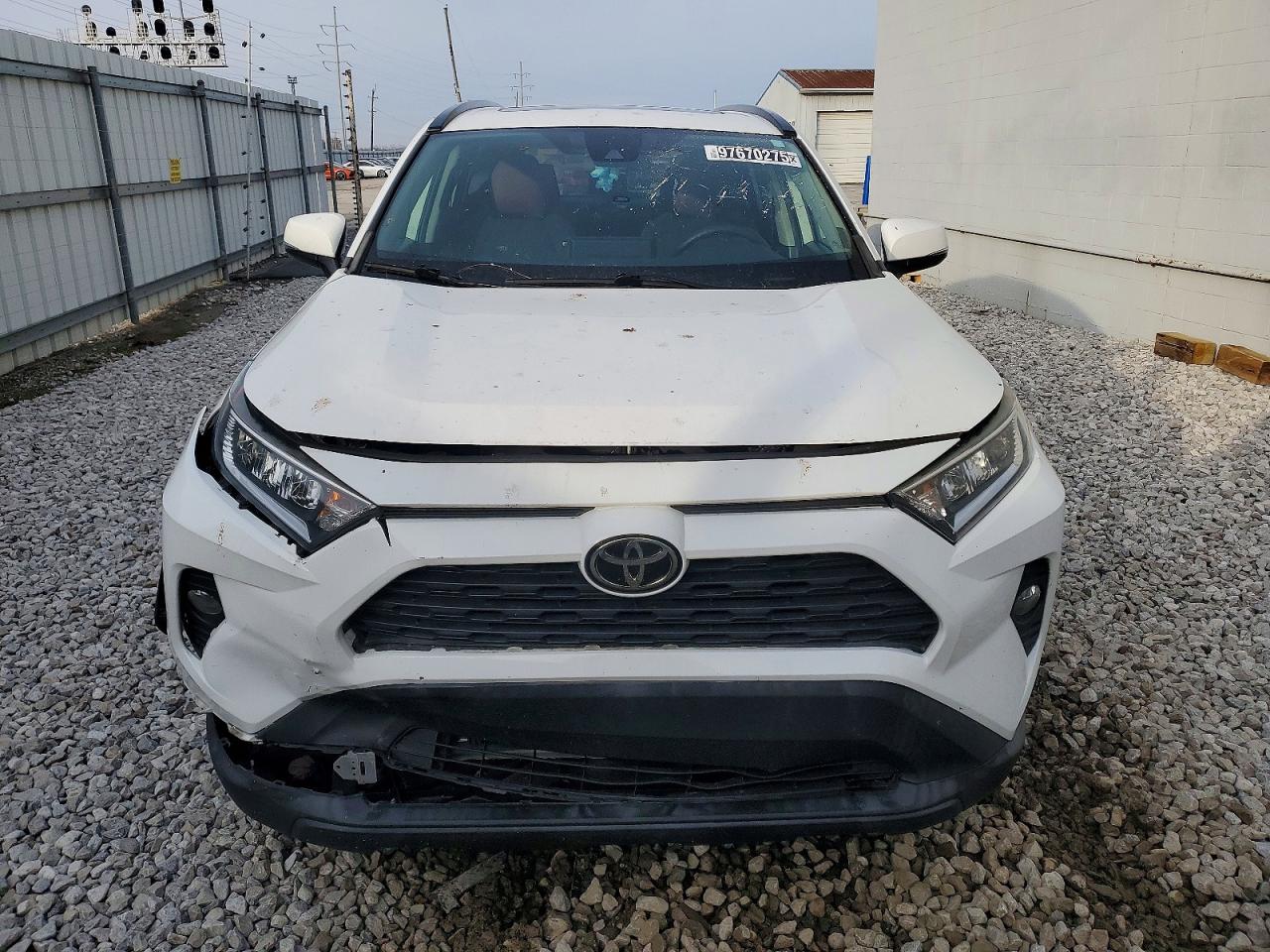 2019 TOYOTA RAV4 XLE photo 5