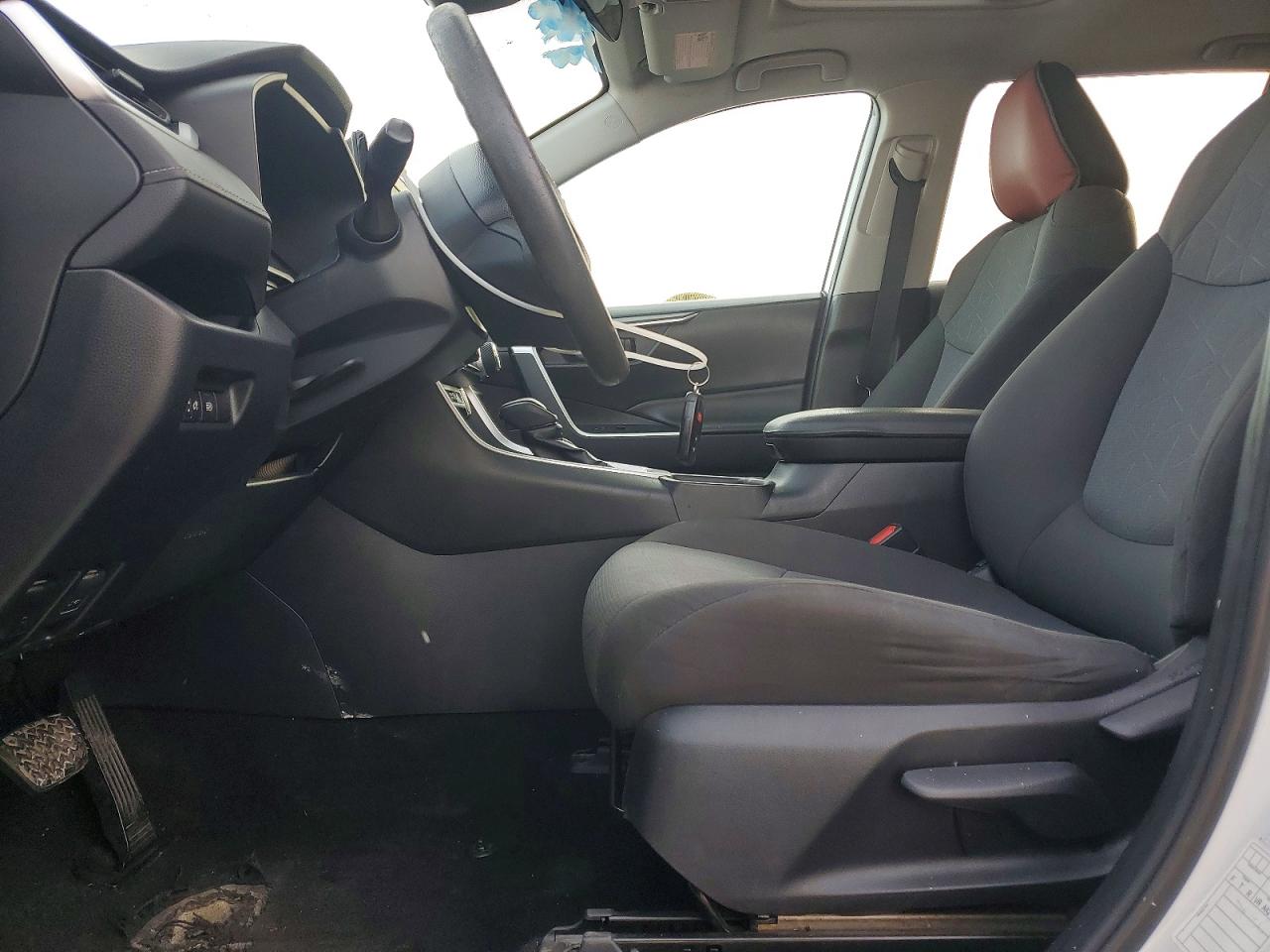 2019 TOYOTA RAV4 XLE photo 7