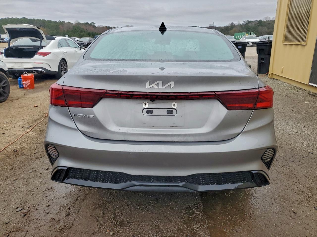 2023 KIA FORTE LX photo 6