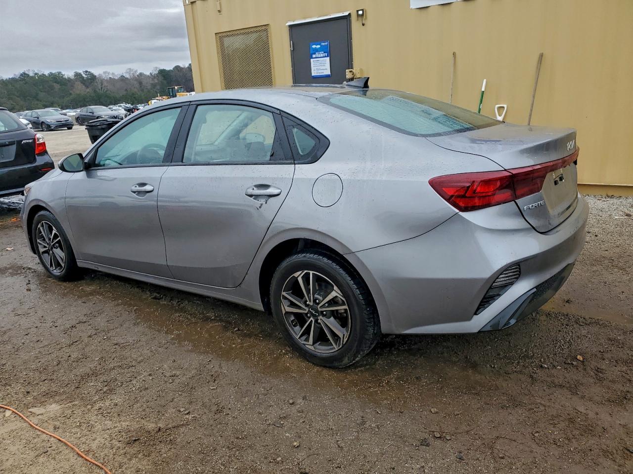 2023 KIA FORTE LX photo 2