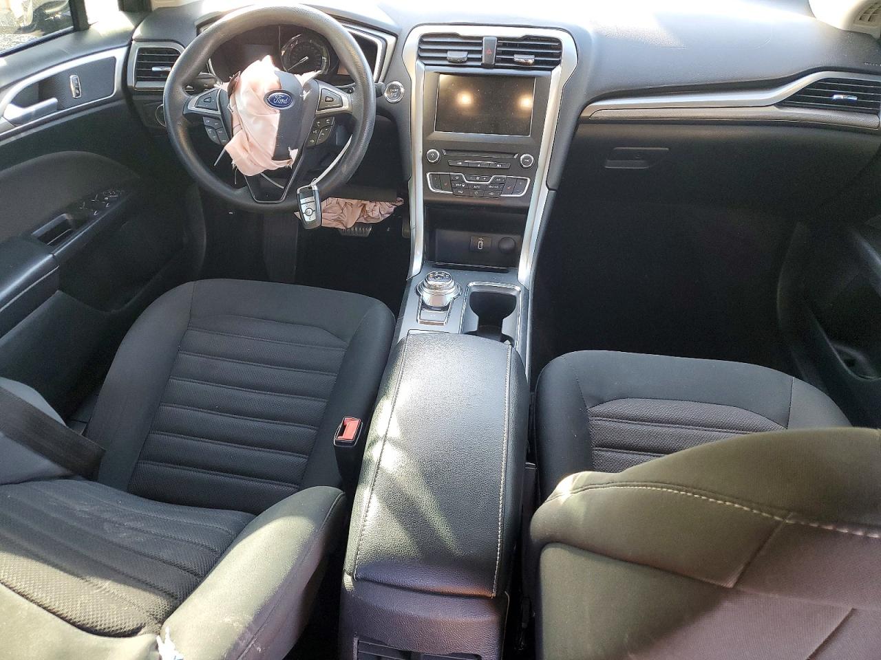 2017 FORD FUSION SE photo 8