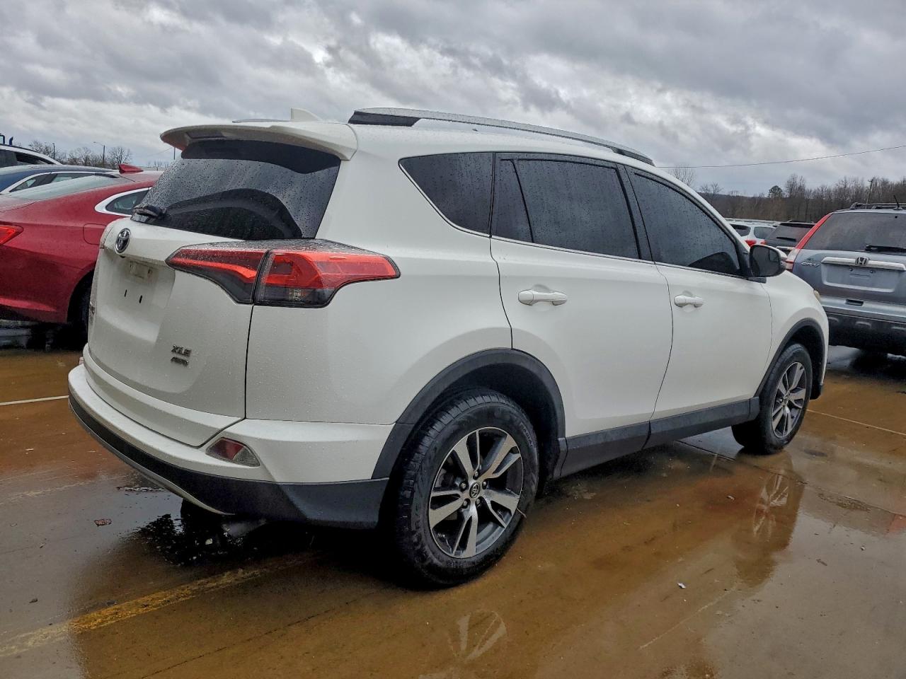 2017 TOYOTA RAV4 XLE photo 3