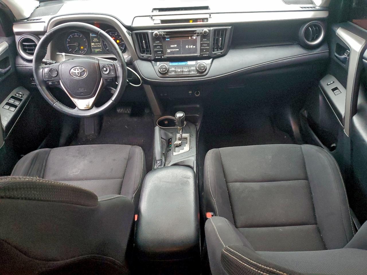 2017 TOYOTA RAV4 XLE photo 8